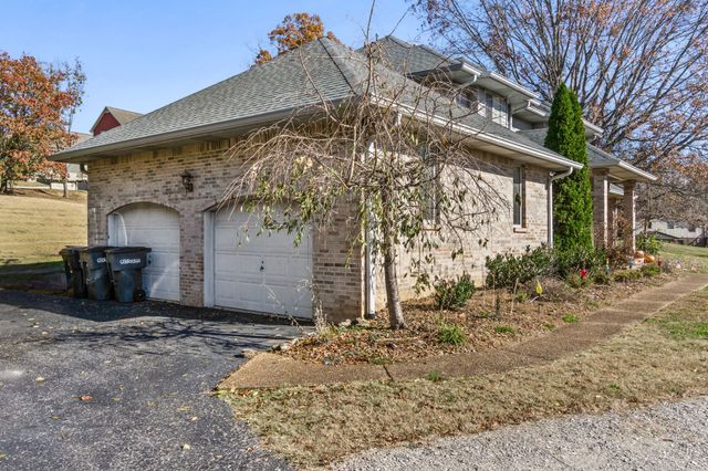 827 Crescent Dr, Cookeville, TN 38501