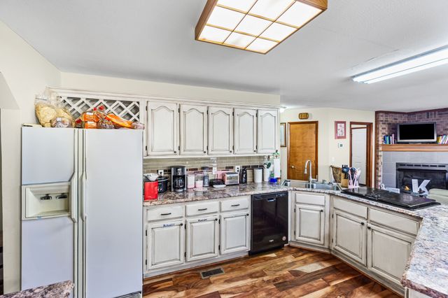 827 Crescent Dr, Cookeville, TN 38501