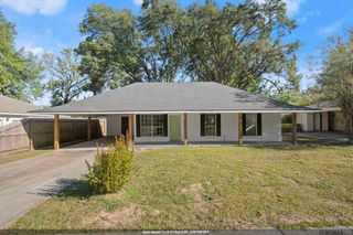 8935 Rickwood Dr, Baton Rouge, LA 70810