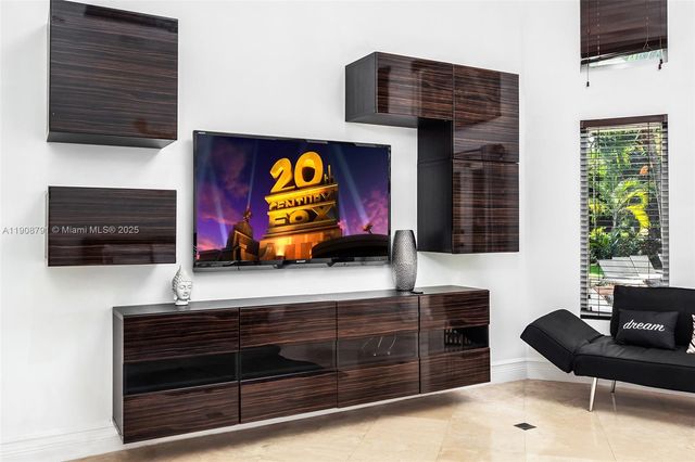 1051 NE 89th St, Miami, FL 33138