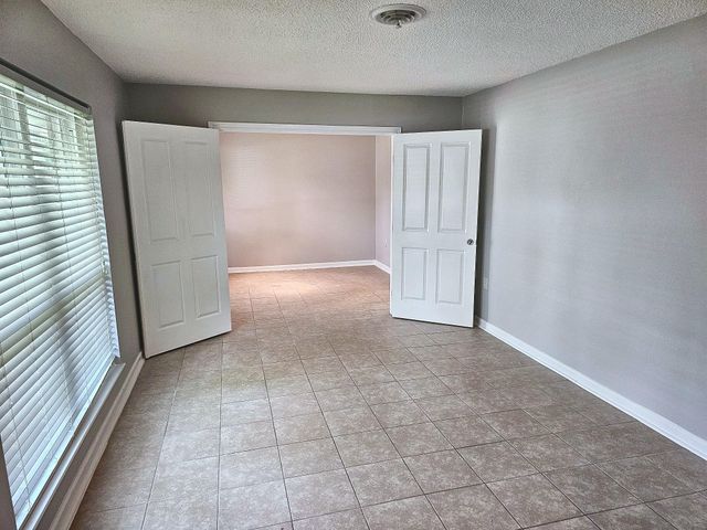 3040 Longwood Lane, Dickinson, TX 77539