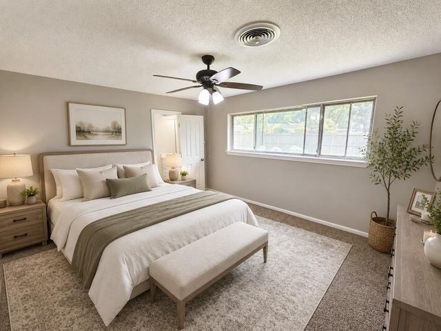 3040 Longwood Lane, Dickinson, TX 77539