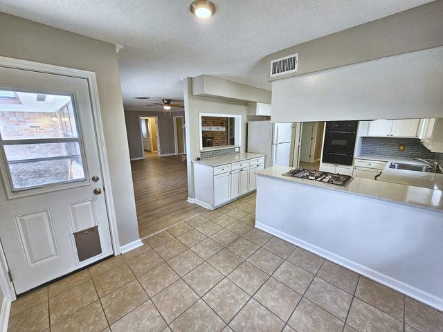 3040 Longwood Lane, Dickinson, TX 77539