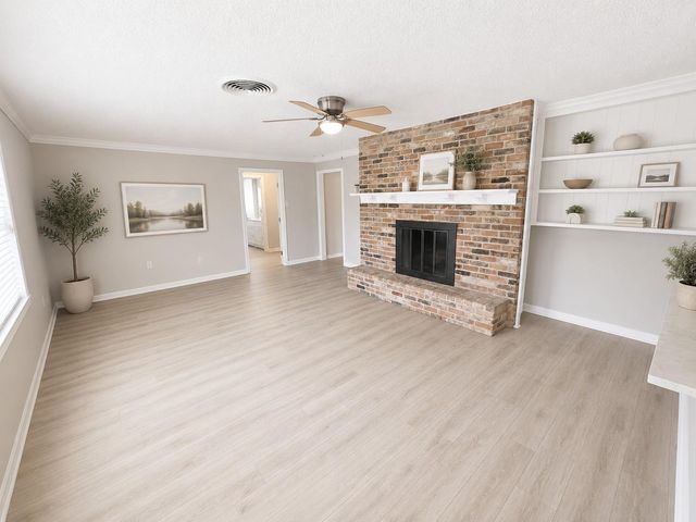 3040 Longwood Lane, Dickinson, TX 77539