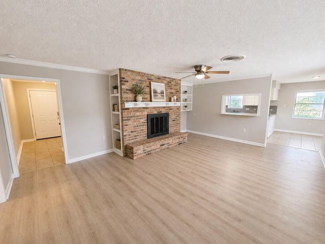 3040 Longwood Lane, Dickinson, TX 77539