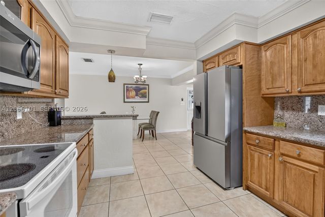 801 Ixora Ln, Plantation, FL 33317