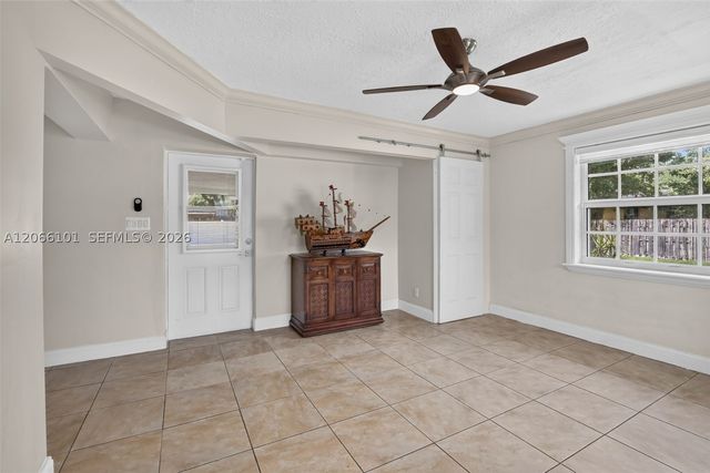 801 Ixora Ln, Plantation, FL 33317