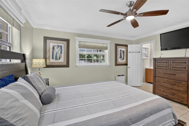 801 Ixora Ln, Plantation, FL 33317