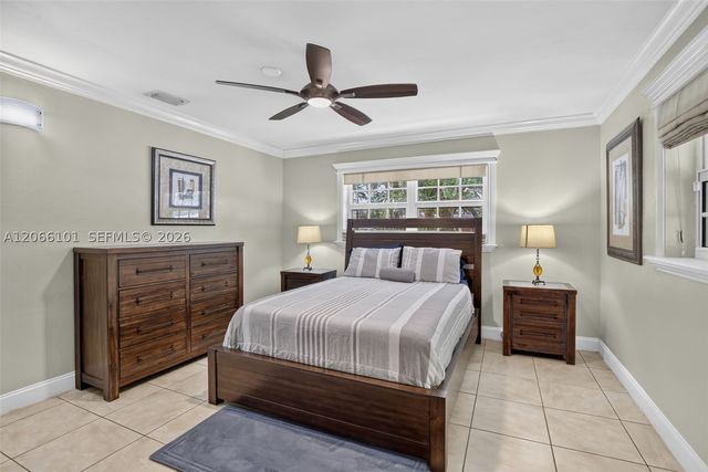 801 Ixora Ln, Plantation, FL 33317