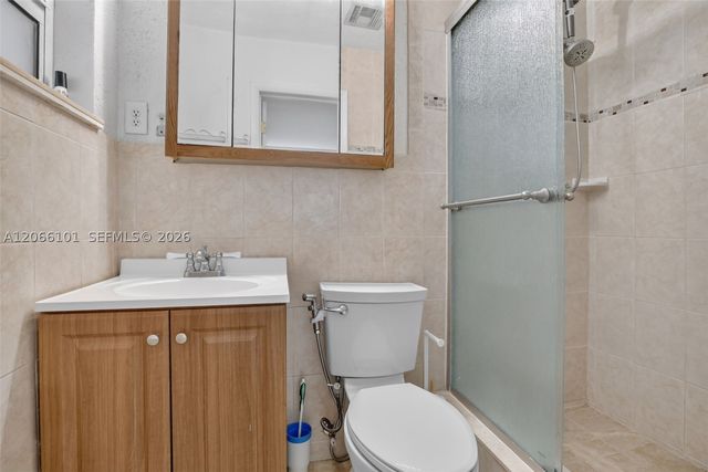 801 Ixora Ln, Plantation, FL 33317