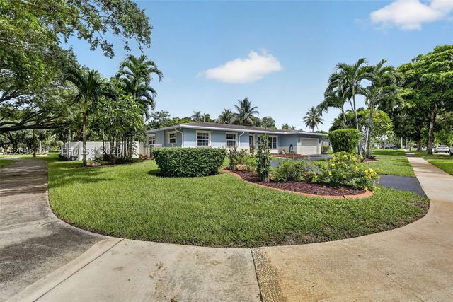 801 Ixora Ln, Plantation, FL 33317