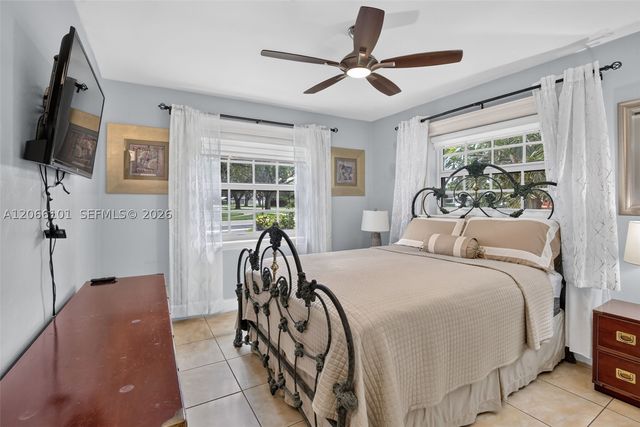801 Ixora Ln, Plantation, FL 33317