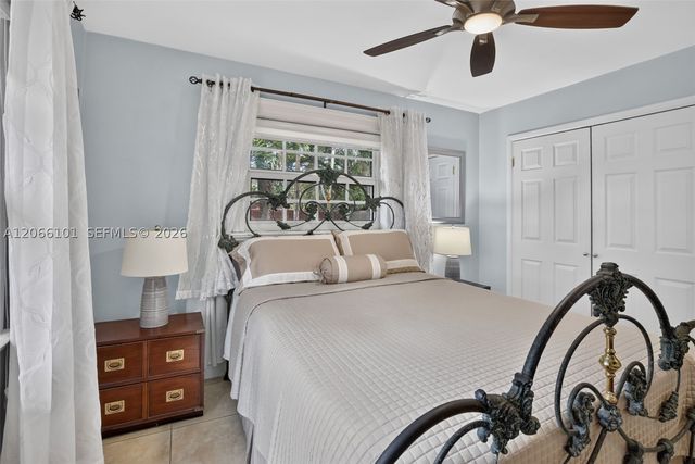 801 Ixora Ln, Plantation, FL 33317