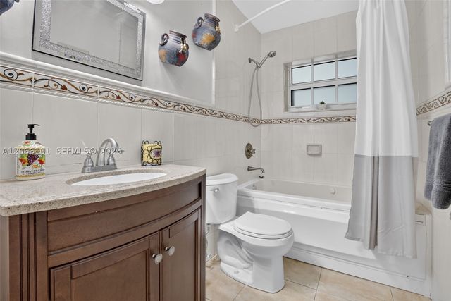 801 Ixora Ln, Plantation, FL 33317