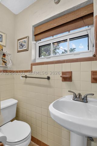 801 Ixora Ln, Plantation, FL 33317