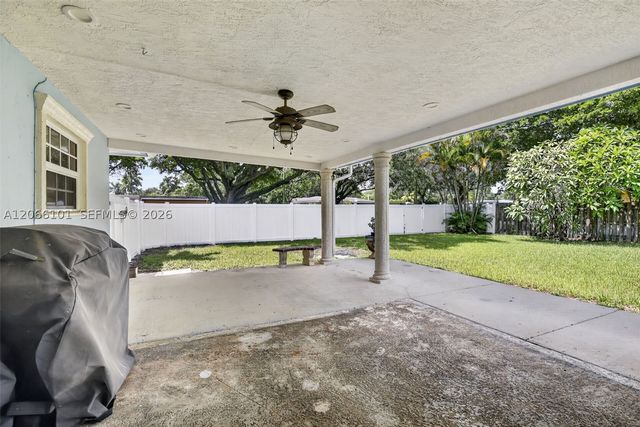 801 Ixora Ln, Plantation, FL 33317