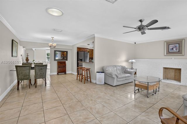 801 Ixora Ln, Plantation, FL 33317