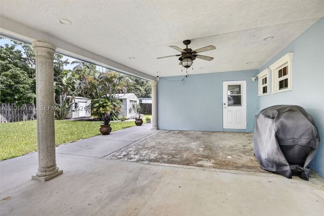 801 Ixora Ln, Plantation, FL 33317