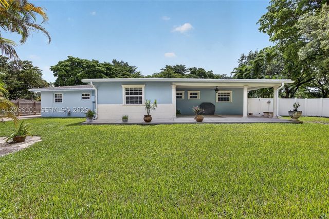 801 Ixora Ln, Plantation, FL 33317