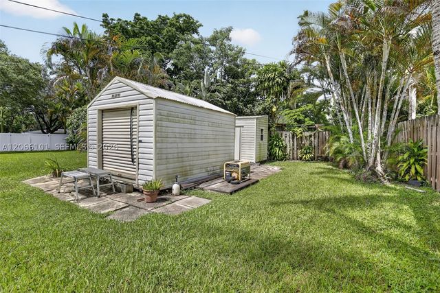 801 Ixora Ln, Plantation, FL 33317