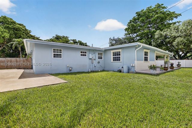 801 Ixora Ln, Plantation, FL 33317