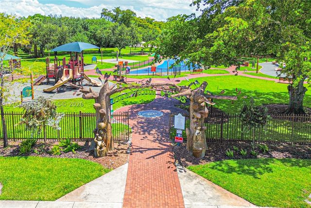 801 Ixora Ln, Plantation, FL 33317