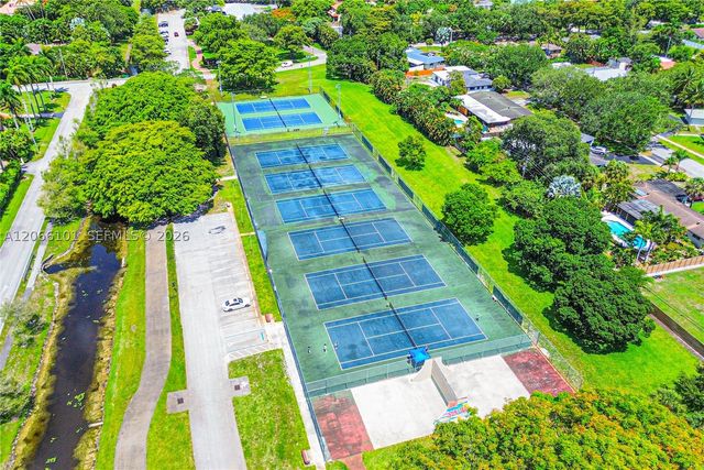 801 Ixora Ln, Plantation, FL 33317