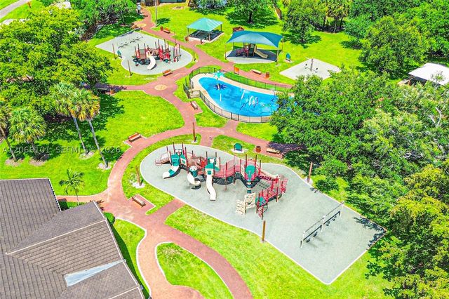 801 Ixora Ln, Plantation, FL 33317