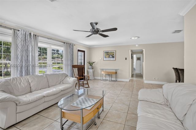 801 Ixora Ln, Plantation, FL 33317