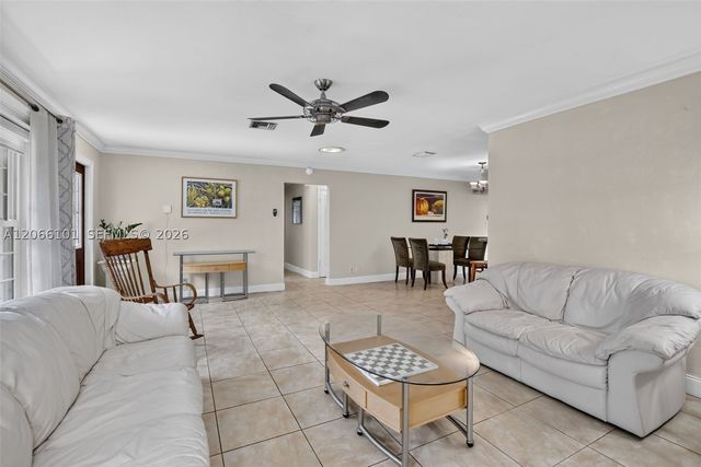 801 Ixora Ln, Plantation, FL 33317