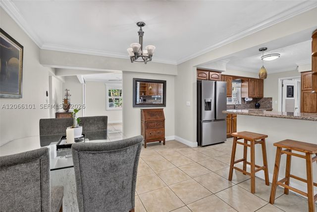 801 Ixora Ln, Plantation, FL 33317