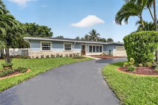 801 Ixora Ln, Plantation, FL 33317