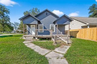 301 E 3rd Street E, Sweeny, TX 77480