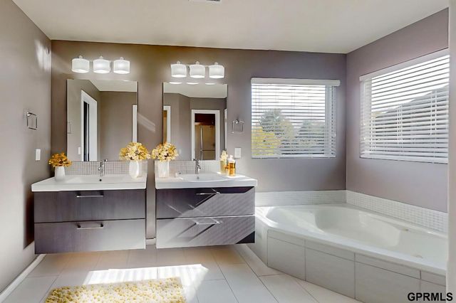 4827 S 187Th Avenue, Omaha, NE 68135