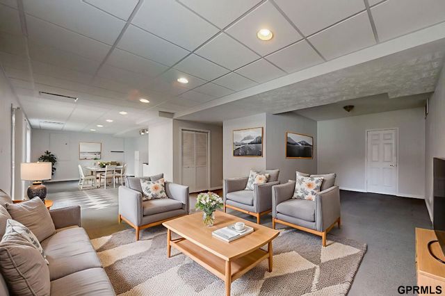 4827 S 187Th Avenue, Omaha, NE 68135