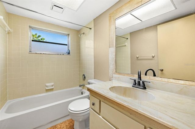 1063 SE 20TH PLACE, Cape Coral, FL 33990