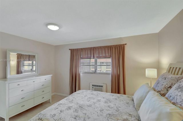 17001 NE 13th Avenue 306, Miami, FL 33162