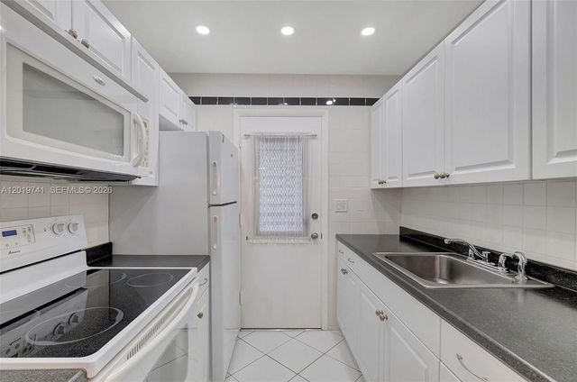 17001 NE 13th Avenue 306, Miami, FL 33162