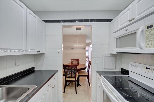 17001 NE 13th Avenue 306, Miami, FL 33162