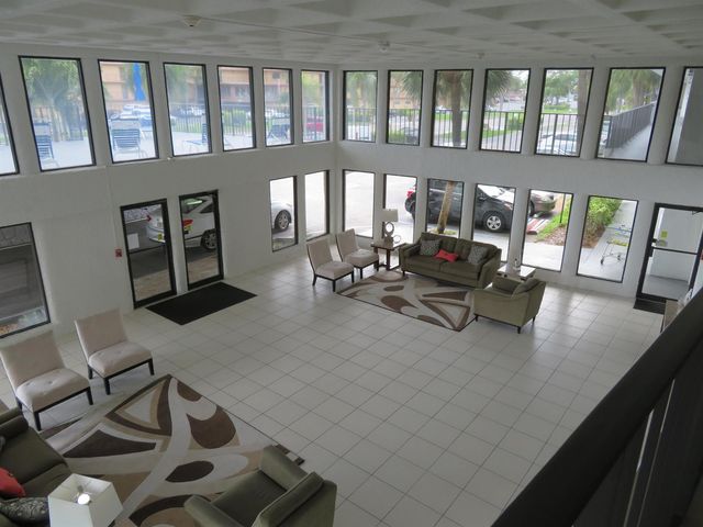 9233 SW 8th Street 117, Boca Raton, FL 33428