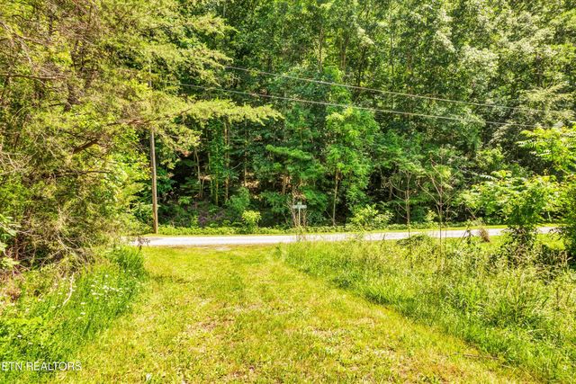 Amis Way, Sevierville, TN 37876