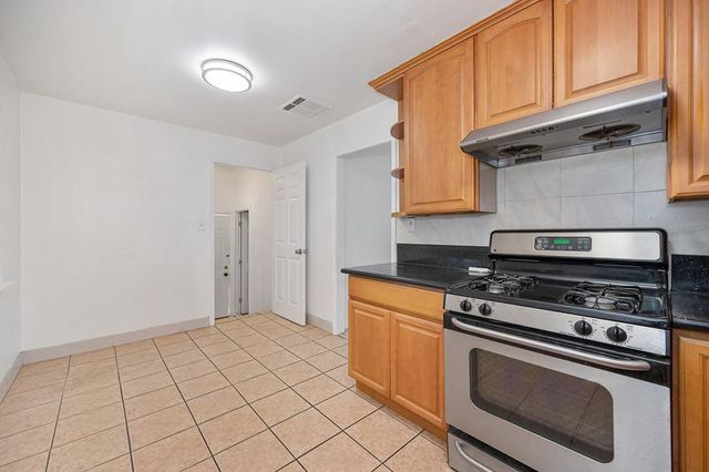 1536 Sterling St, Sacramento, CA 95822