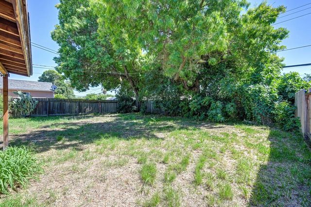 1536 Sterling St, Sacramento, CA 95822