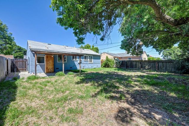 1536 Sterling St, Sacramento, CA 95822