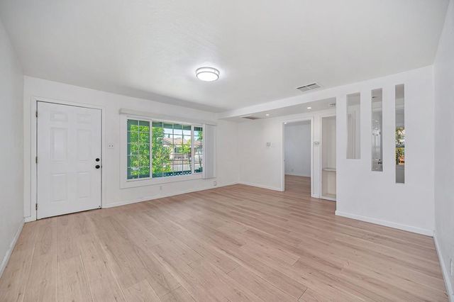 1536 Sterling St, Sacramento, CA 95822