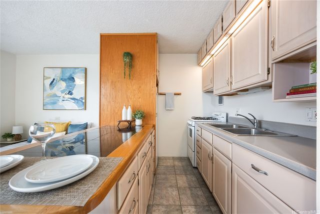 750 Amana Street 1803, Honolulu, HI 96814