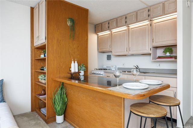 750 Amana Street 1803, Honolulu, HI 96814