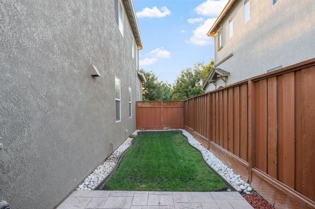 1444 Hearthsong Dr, Manteca, CA 95337