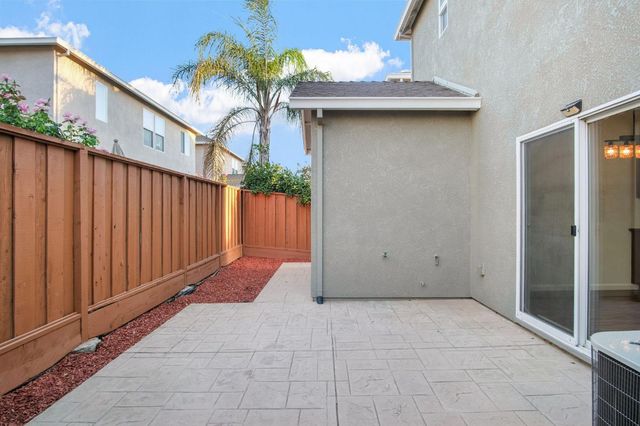 1444 Hearthsong Dr, Manteca, CA 95337