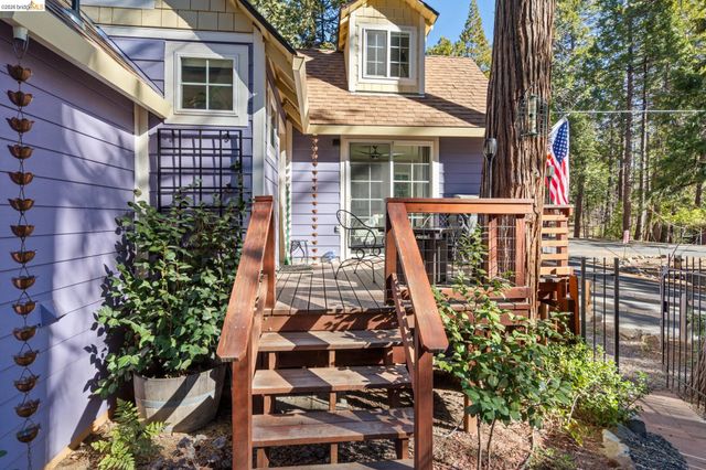 22860 Fuller Rd, Twain Harte, CA 95383